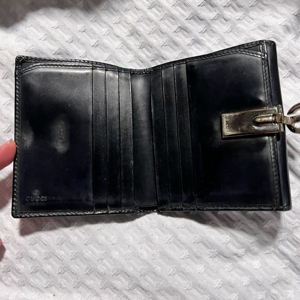 GUCCI Smooth Black Leather Bi Fold Wallet with G Clasp - Picture 5 of 16
